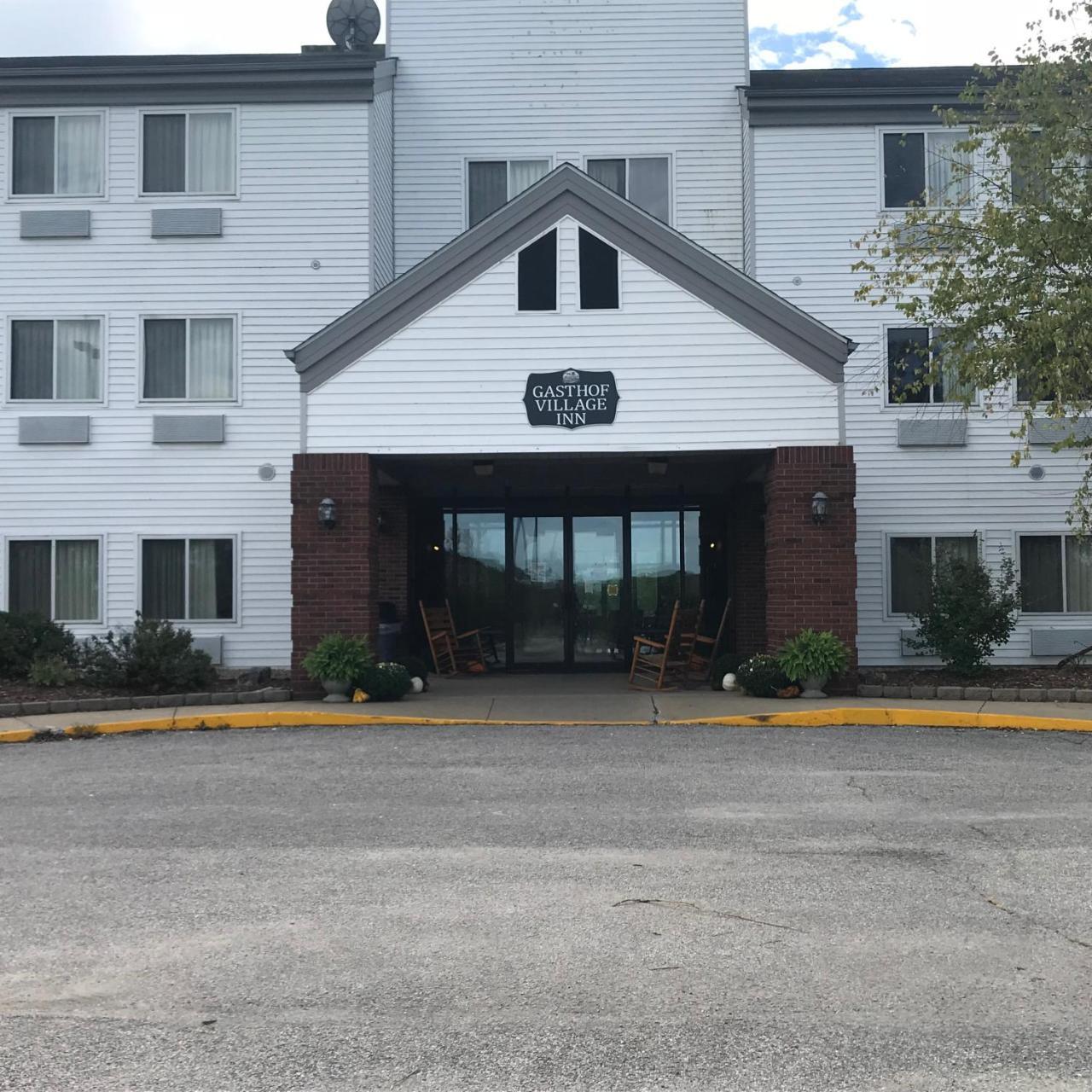 Montgomery Gasthof Amish Village Inn מראה חיצוני תמונה
