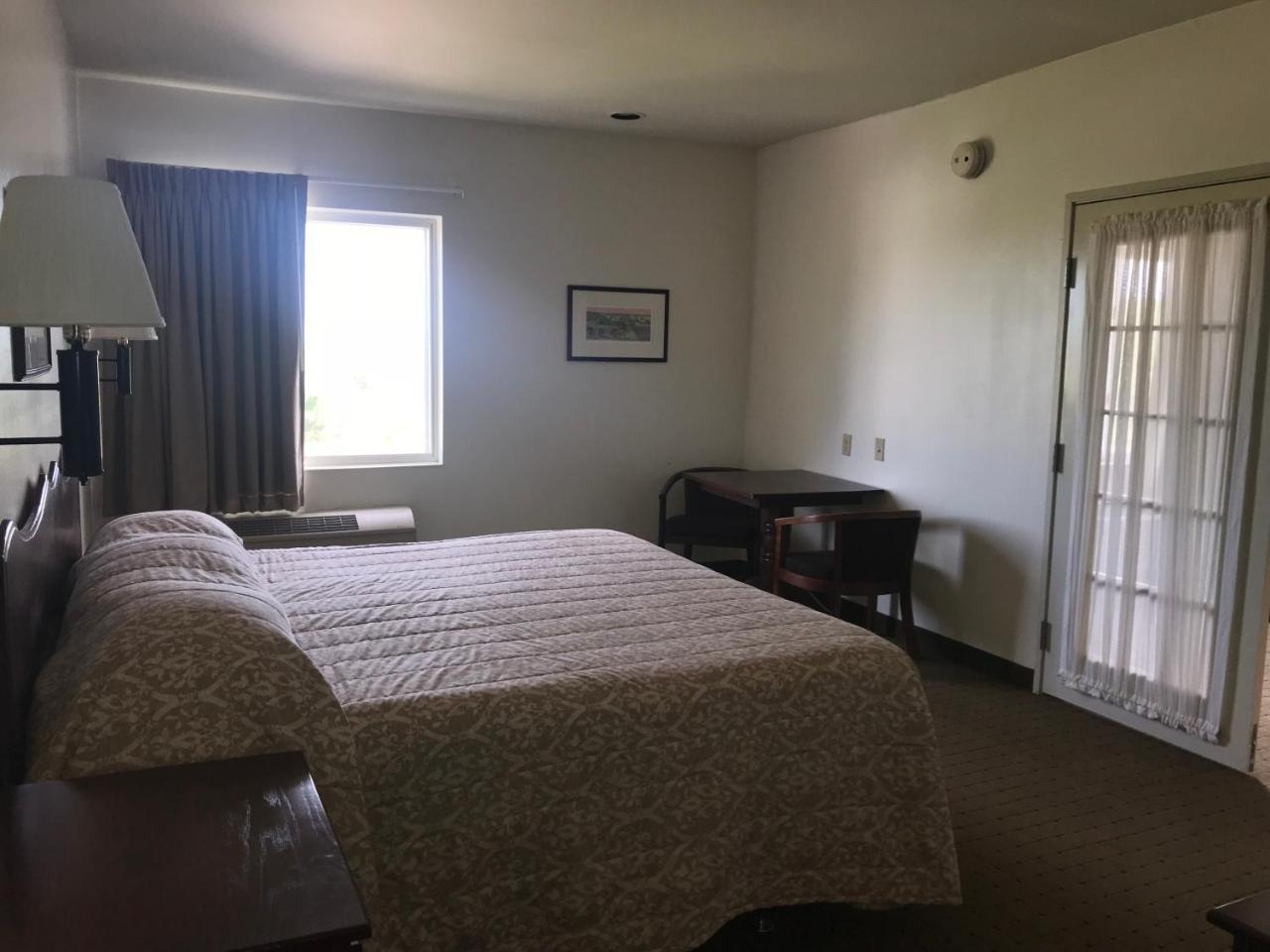 Montgomery Gasthof Amish Village Inn מראה חיצוני תמונה